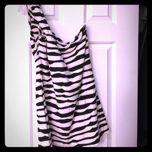 Twenty one, One-shoulder black & white/cream tank.