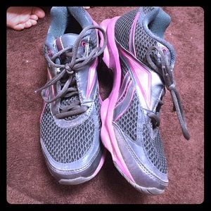 Rebook Runtone Tennis/Athletic Shoes: SZ 6