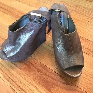 Cute metallic Steve Madden wedges!