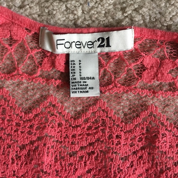 Pice Tshirt with Lace Detail size small - Picture 4 of 4