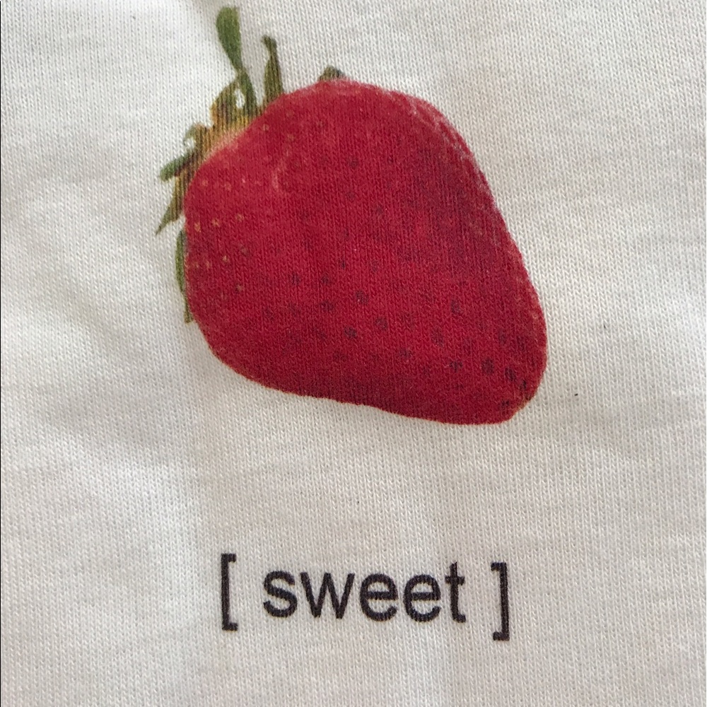 🍓100%organic cotton baby onesie size 3 to 6 mo🍓