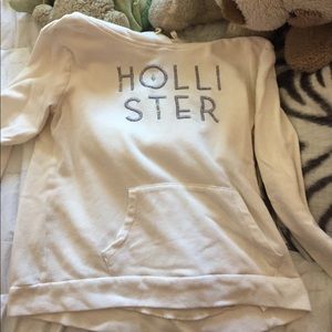 white hollister sweatshirt