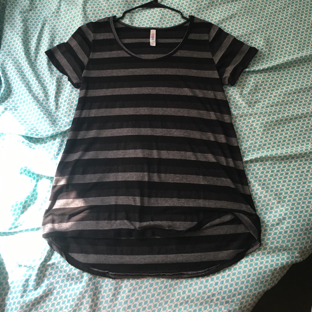 Small Classic T from Lularoe - Picture 1 of 1