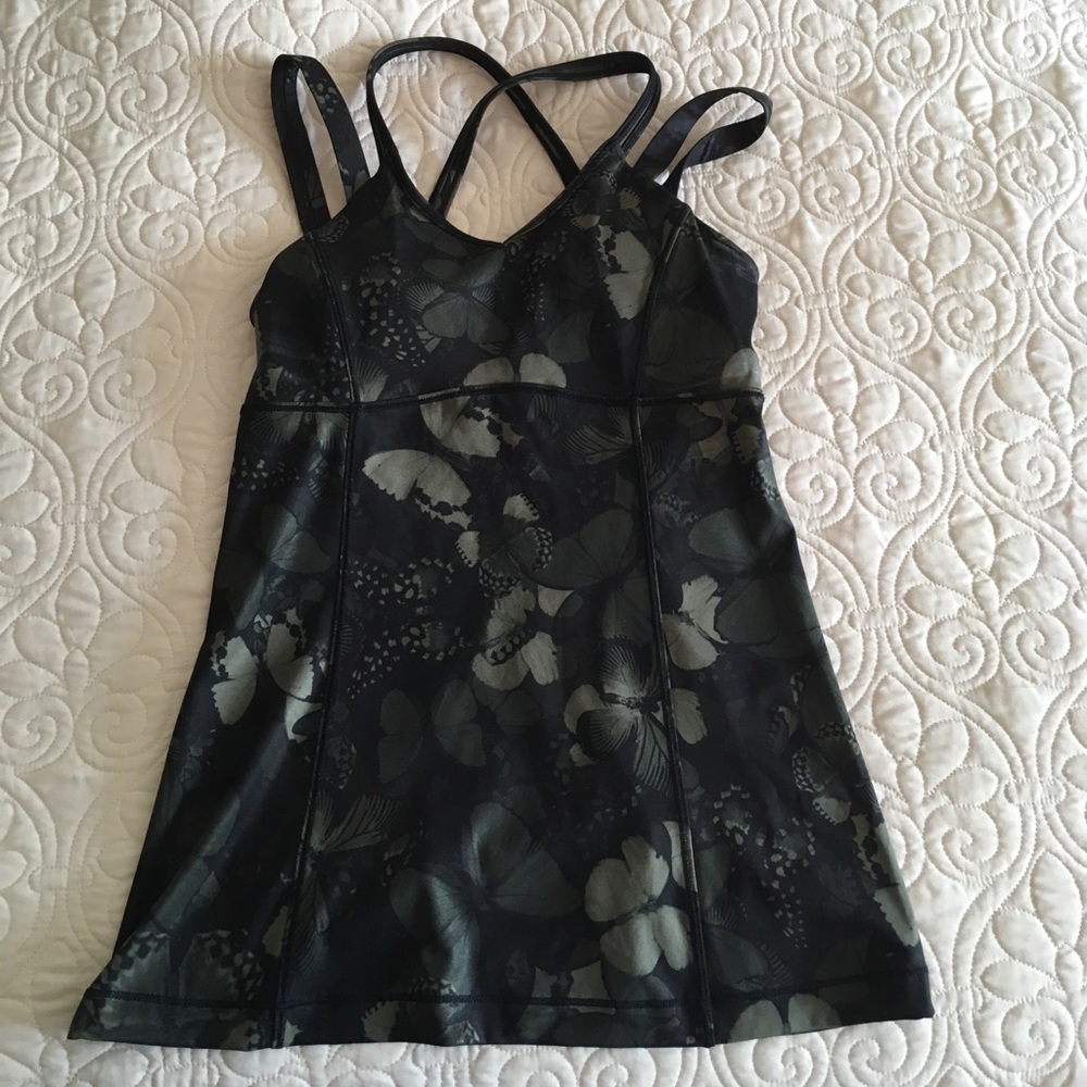 Black and green lululemon top