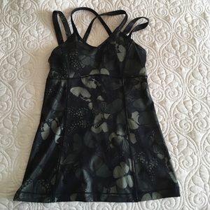 Black and green lululemon top