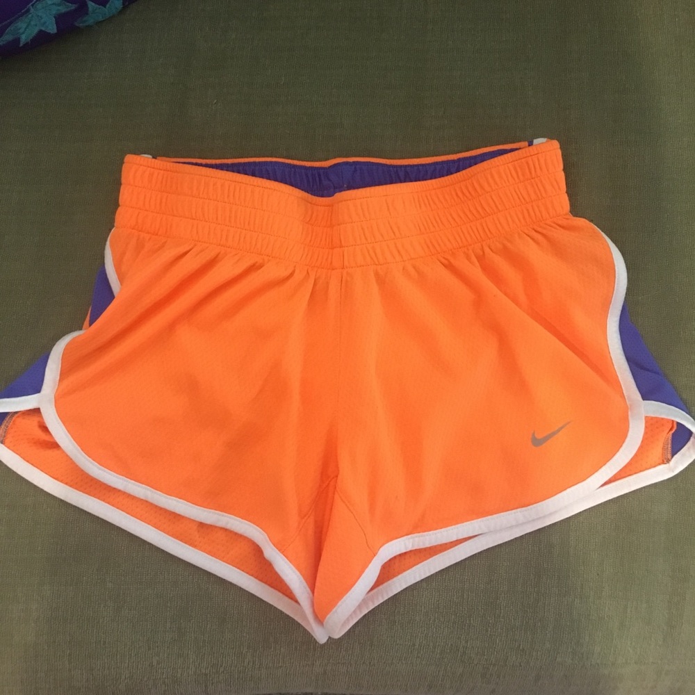 Running shorts with liner