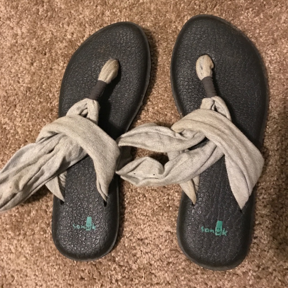 Women's gray yoga sling Sanuks size 8