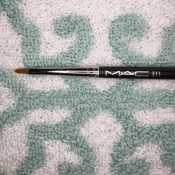 M•A•C Cosmetics Brushe #311🖌 - Picture 2 of 2