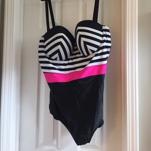 NWT Black and Pink Torrid Swimsuit