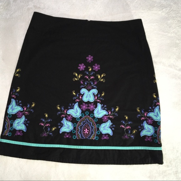 Wrapper Size 7 black & teal skirt w/ floral design - Picture 2 of 7