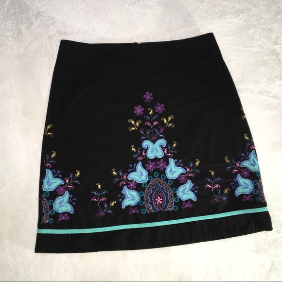 Wrapper Size 7 black & teal skirt w/ floral design - Picture 7 of 7