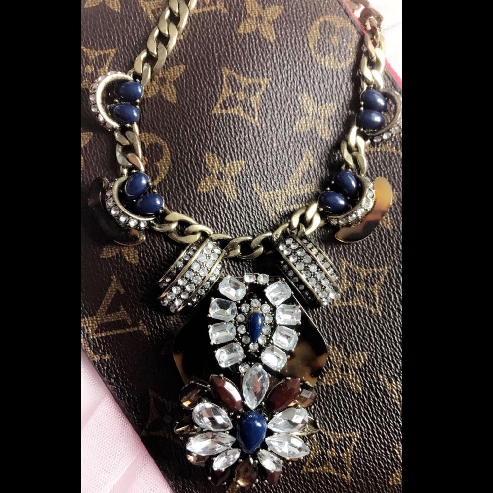 Statement necklace
