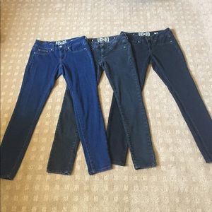 3 pairs of SO jeggings skinny leg fit