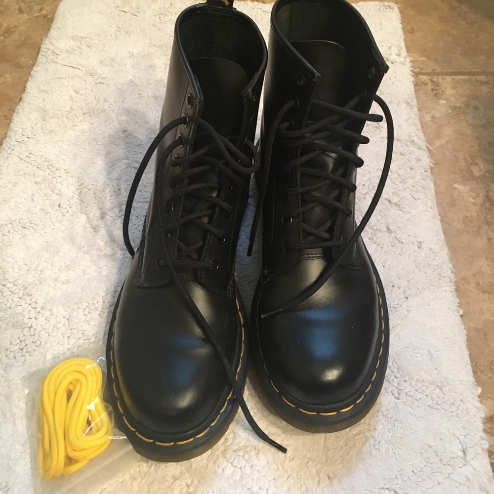 Dr. Martens Size: 8 barely worn