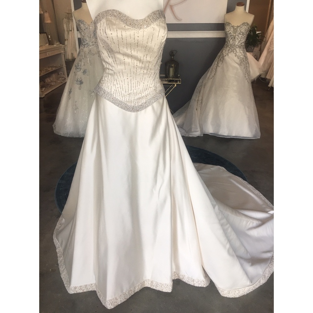Anjolique Ivory Bridal Gown