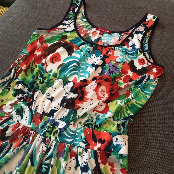 Super Flattering Romper - Picture 2 of 4