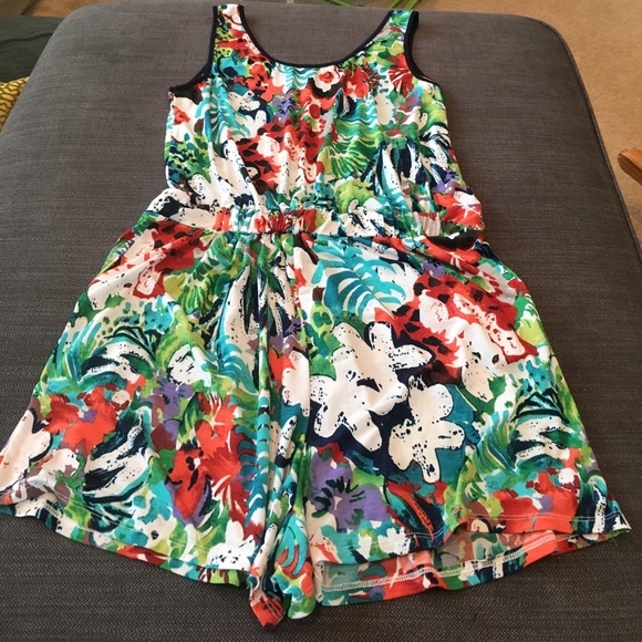 Super Flattering Romper - Picture 4 of 4