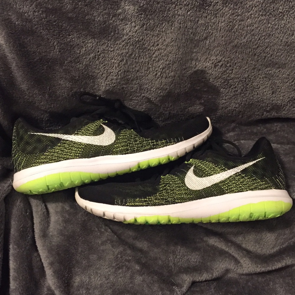 YOUTH Nike Fury Size 5Y