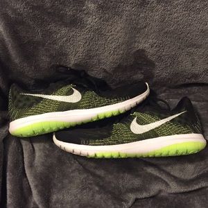 YOUTH Nike Fury Size 5Y