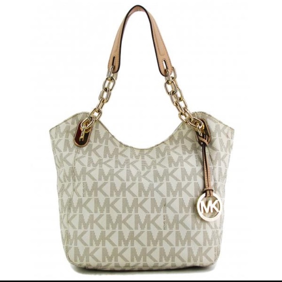 Michael Kors Handbags - SALE!! 🎉MK beautiful Vanilla Large Lily bag 💕