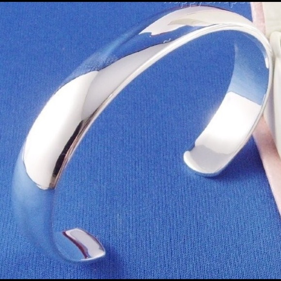 The Everyday Collection Too" bangle! - Picture 4 of 4