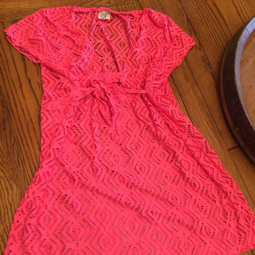 Becca pink cover-up great condition!