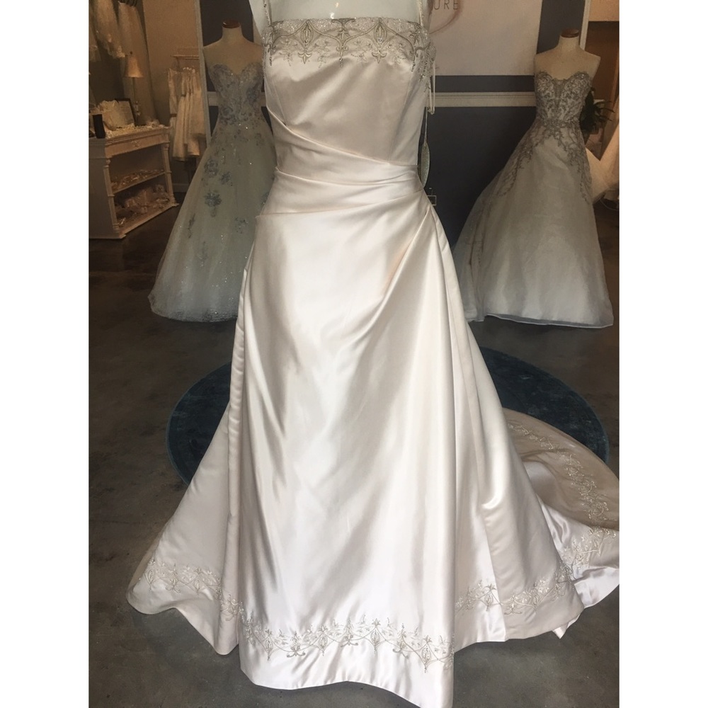 Anjolique Ivory Bridal Gown