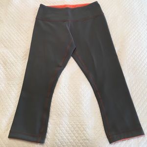 Lululemon reversible crop leggings.