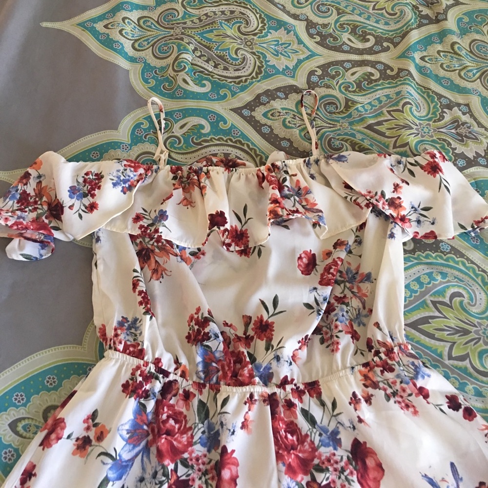 Flower Romper 🌺 - Picture 2 of 3