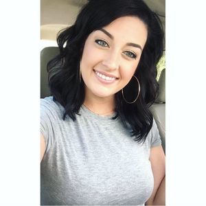 Meet your Posher, Adrienne