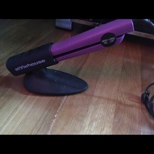 StyleHouse Straightener with a holder