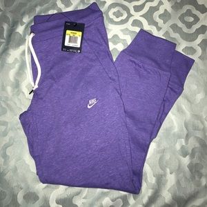 Nike ✔️ Women's purple Capri joggers size small