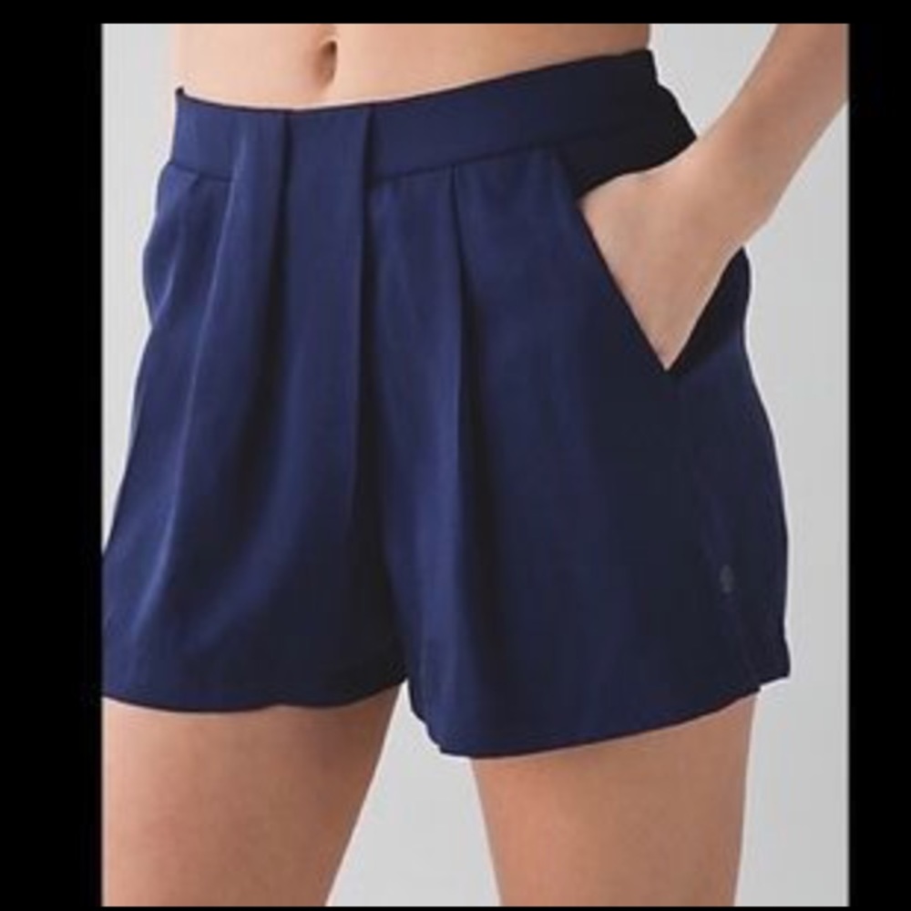 Lululemon athletica & go keep sake shorts