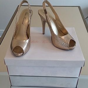 Gold peep toe pumps