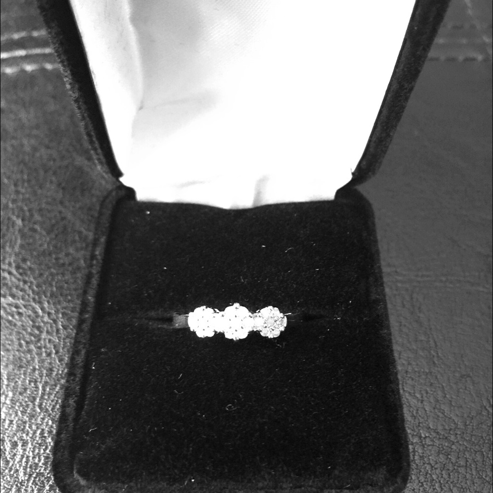 Sterling Silver 1/4 carat t.w. Diamonds