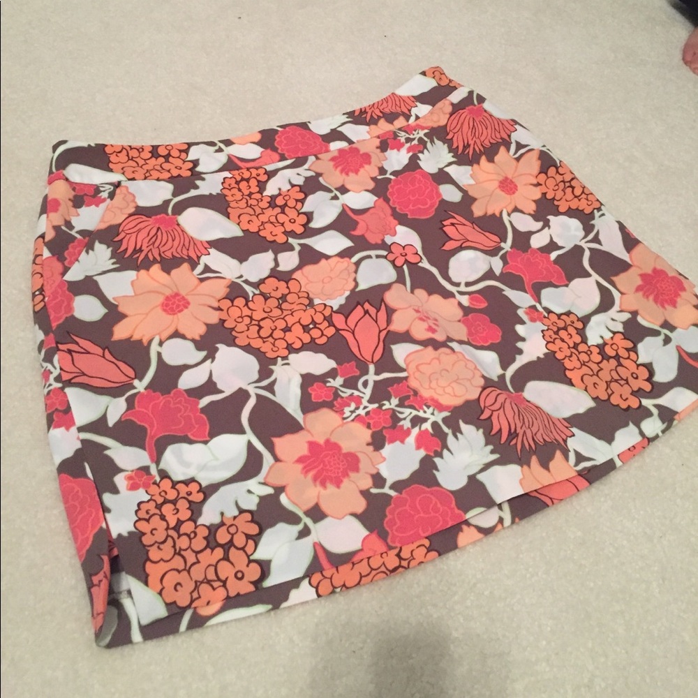 Izod patterned golf skort