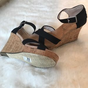 NWOT Toms Wedges