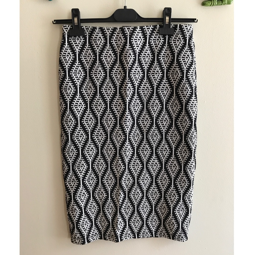 ZARA black and white pencil skirt ▪️