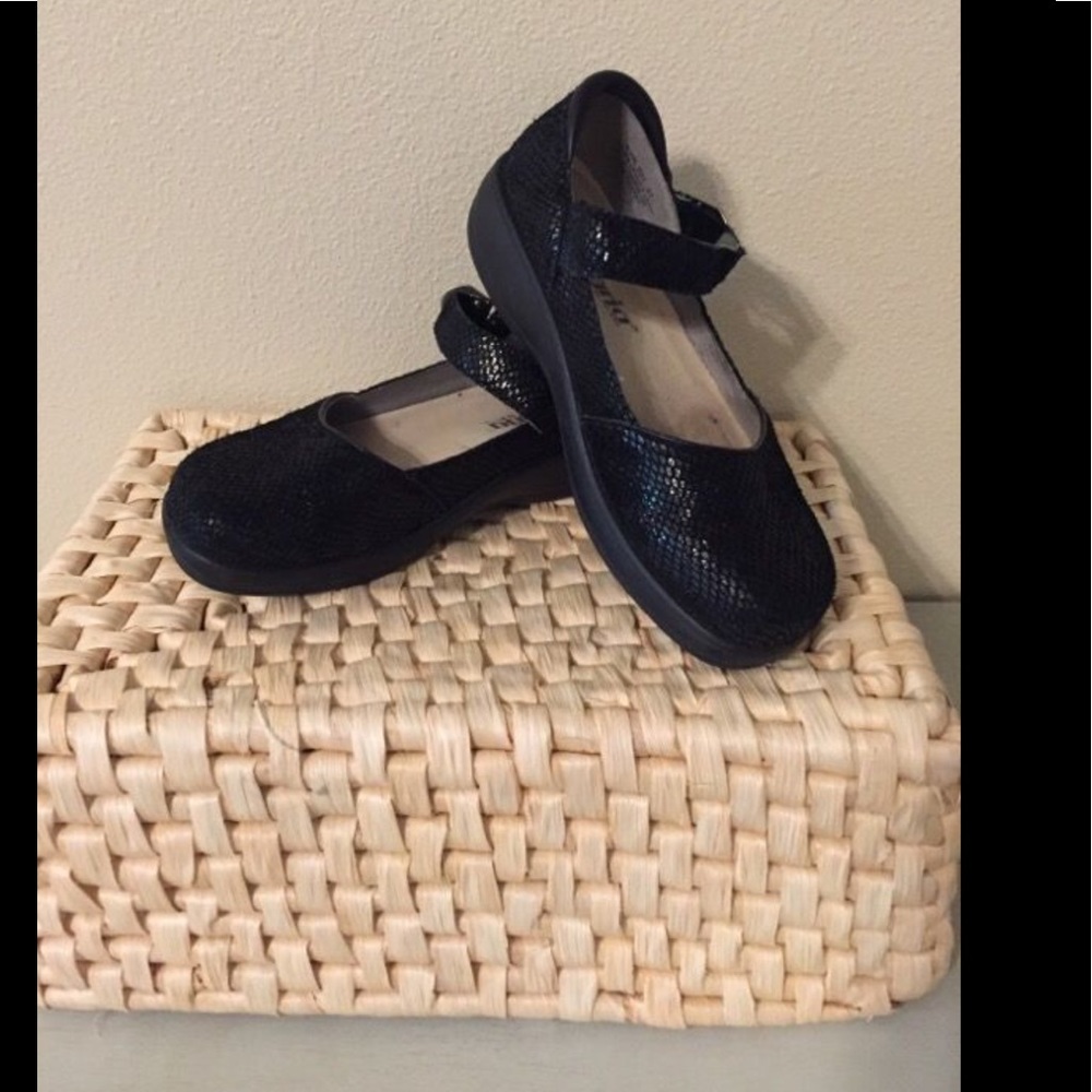 Algeria Mary-Jane Shoes