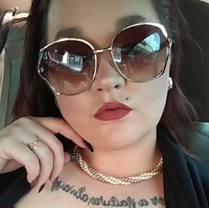Meet your Posher, Courtney