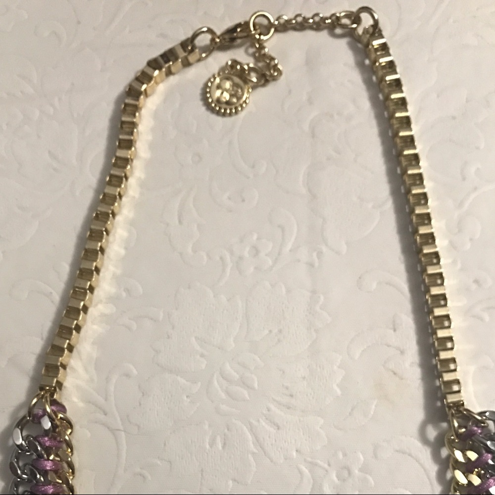 Must Have Necklace - Picture 4 of 6