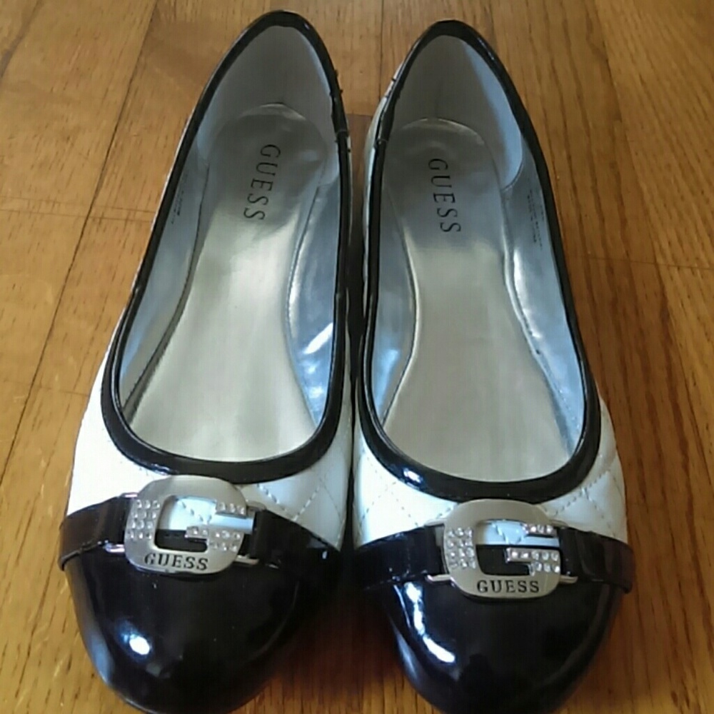 Guess flats