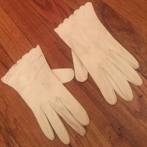 Vintage Patterned White Gloves