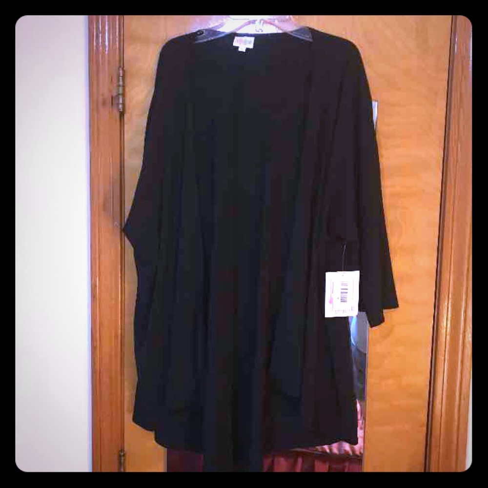 Lularoe solid black Lindsay Bnwt