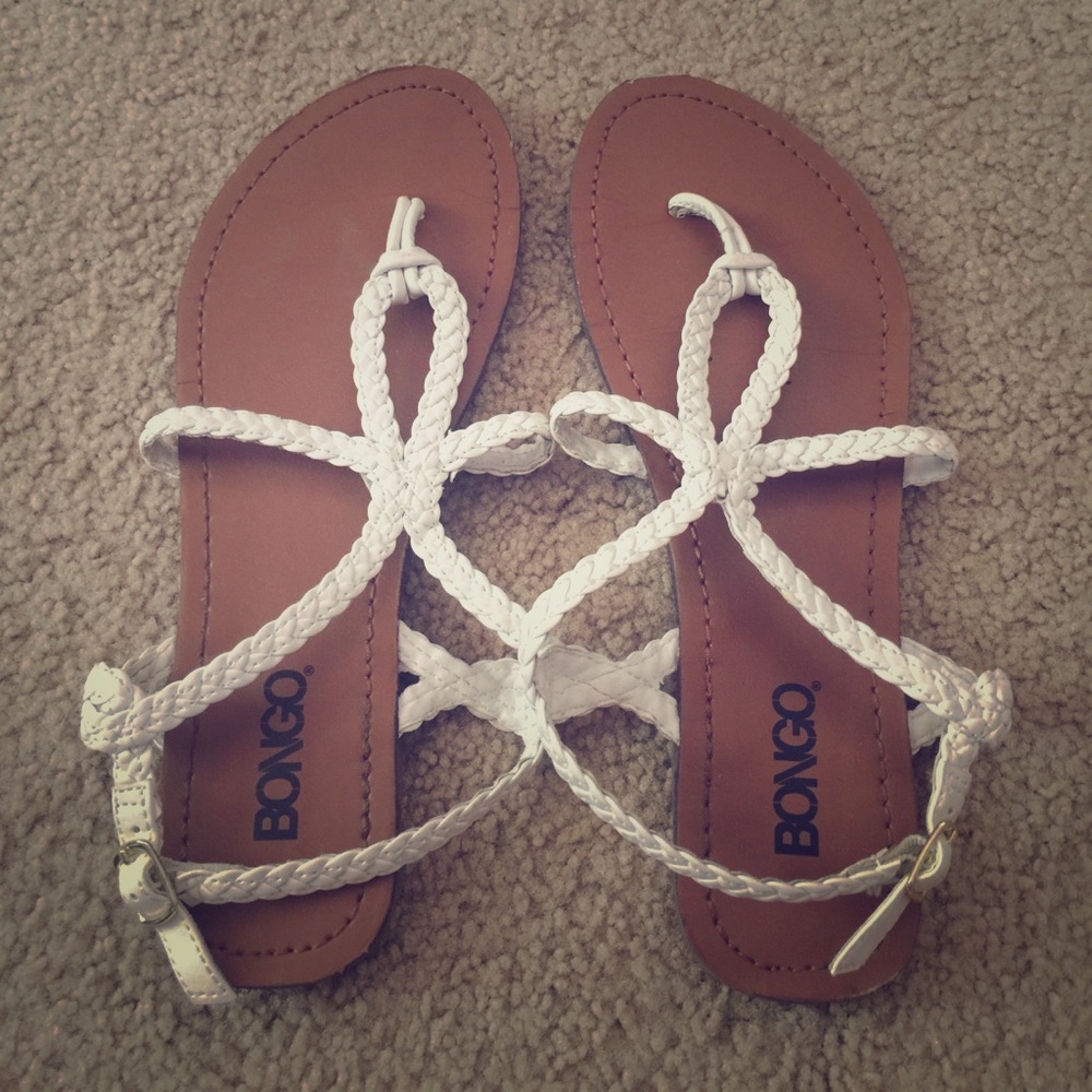 Like new Bongo white Flip Flops