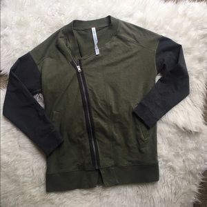 Lululemon Olive Mula Bundle Wrap jacket SZ 10 EUC!