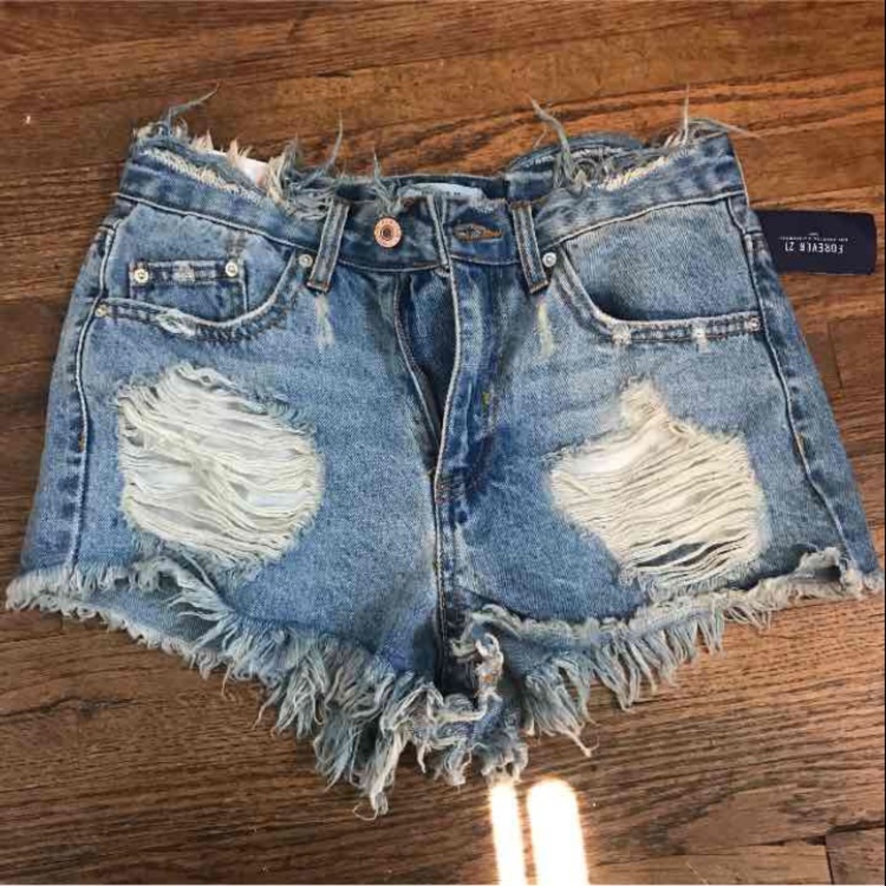 Highwaisted Distressed Shorts