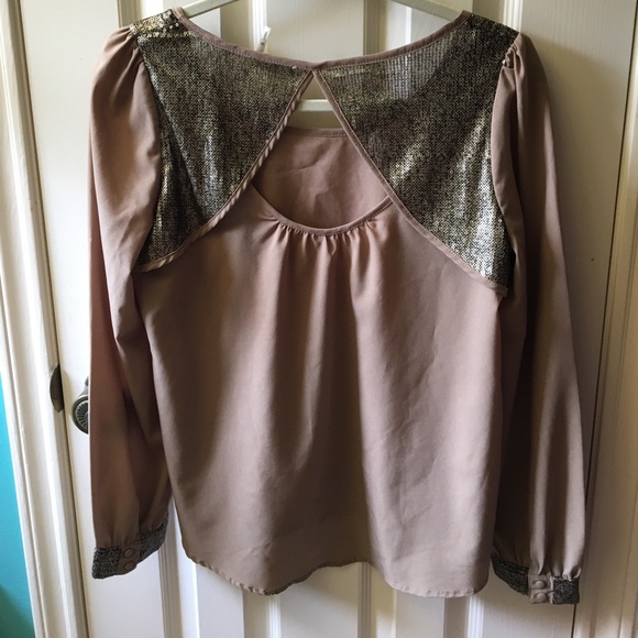 Top - Picture 2 of 2