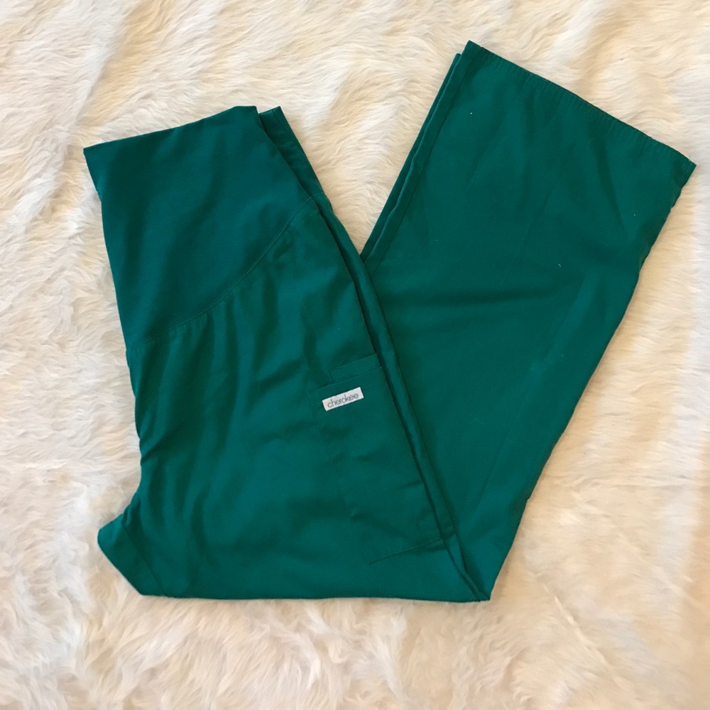 SCRUB (maternity)spandex on belly and sides of top