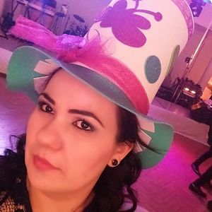 Meet your Posher, Nadia e.